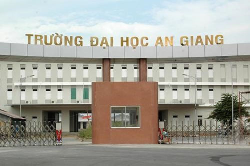 Trao Giấy chứng nhận kiểm định chất lượng cơ sở giáo dục chu kỳ 2 Trường Đại học An Giang, Đại học Quốc gia Thành phố Hồ Chí Minh